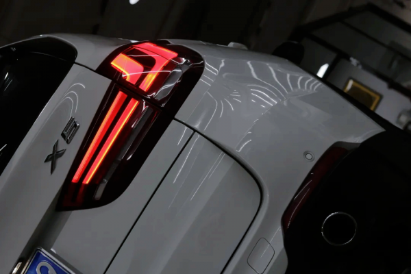 翻新“破爛不堪”的寶馬X5,車主硬是把X5當拖拉機開了7年 翻新“破爛不堪”的寶馬X5,車主硬是把X5當拖拉機開了7年