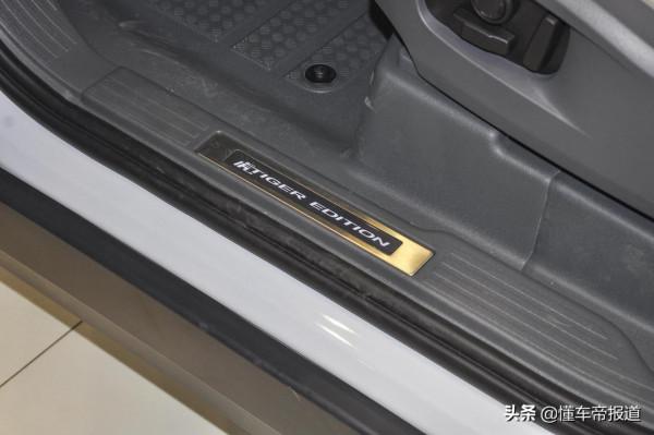 新車 &vert; 售價78&period;8萬元，路虎衛士90虎威雄心版到店實拍，限量400輛