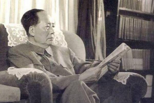 1990年張學良恢復自由,記者問他最佩服誰,他不假思索說出3個人 1990年張學良恢復自由,記者問他最佩服誰,他不假思索說出3個人