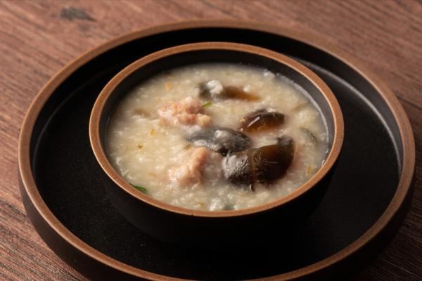 做皮蛋瘦肉粥，粵菜師傅教我2竅門，鮮美不腥，香濃綿滑，真好喝