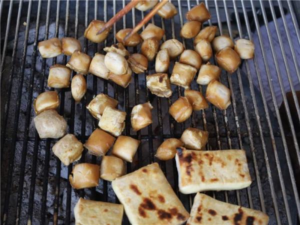 紅河的秋，是哈尼梯田綠如錦、異龍湖畔稻花香、臨安滿是美食香……