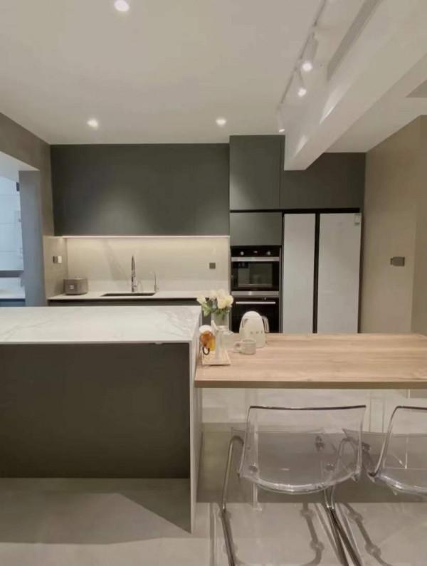 她家140㎡，打造“空無一物”的高階感，一進門卻給人滿滿溫馨感