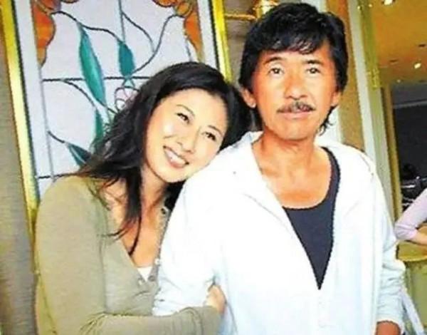 買二手衣服回家補、一張椅子用18年,這8位明星,有錢也沒亂花 買二手衣服回家補、一張椅子用18年,這8位明星,有錢也沒亂花