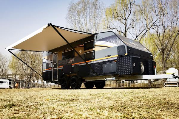 五星級拖掛房車！雙軸獨立懸掛＋乾溼分離衛生間，科斯大黑牛拖掛