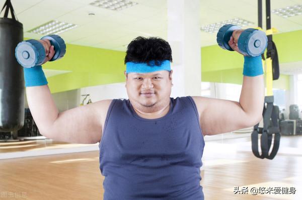 胖子想要練出肌肉，應該先做力量訓練，還是先做有氧運動？