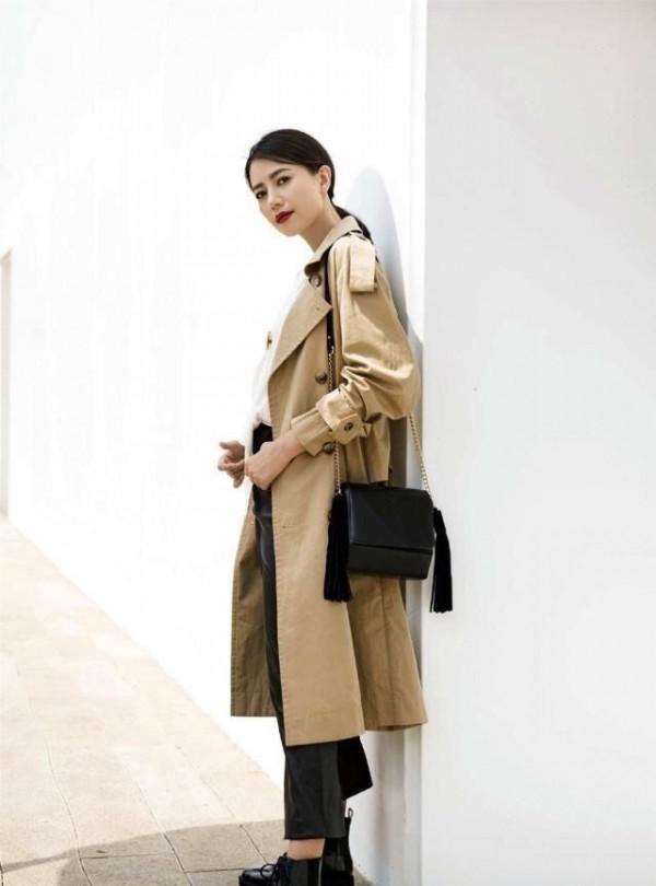 42歲高圓圓換新發型，新劇連穿3套風衣，配&OpenCurlyDoubleQuote;鎖骨發&rdquo;氣質都變了