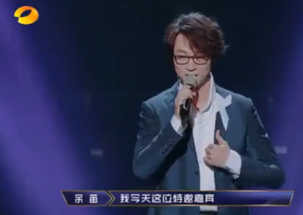 主持人陳辰罕曬全家福，與小3歲老公似姐弟，曾在41歲時高齡生女