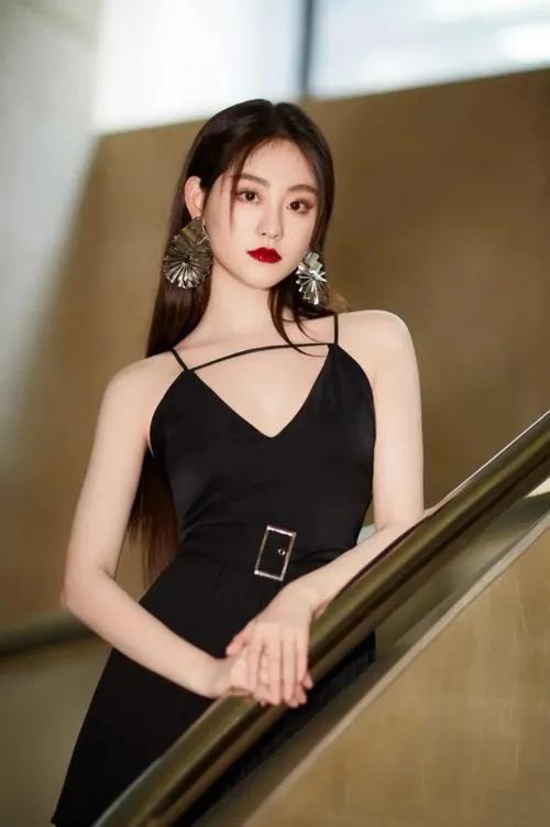 祝緒丹：寶藏女孩，仙氣十足，五官太精緻了