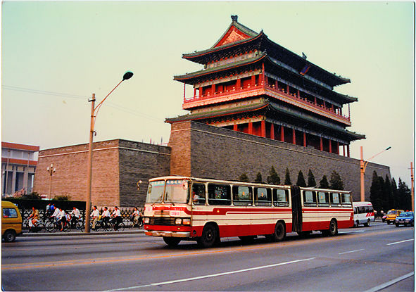 百年公交，車輪滾滾滿載首都蝶變