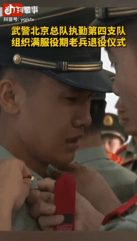 “我想當一輩子兵！”離開那天，他們哭成了淚人……