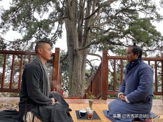 終南隱士精通琴棋書畫，長安雅士擅長詩詞歌賦