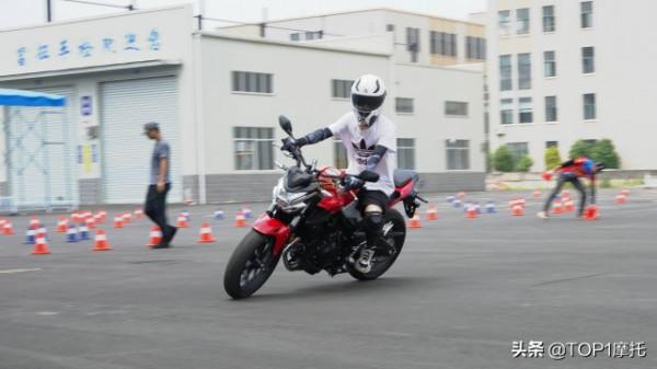 新晉價效比神車 本田CB400F初體驗 動力平順操控靈活 真香