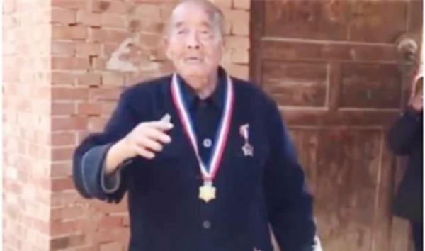 2020年，河南老兵慶祝114歲大壽，拒絕慰問金：八路軍不愛財