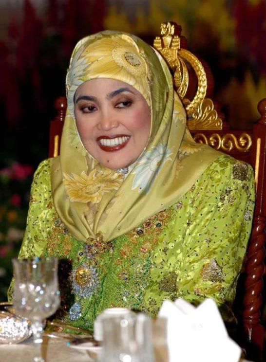 汶萊王后：嫁身家700億表哥，&OpenCurlyDoubleQuote;趕走&rdquo;2個美貌王妃，穩坐中宮56年