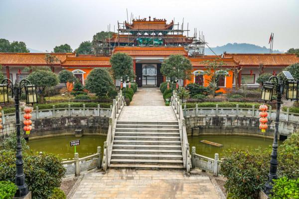 湖南有座古剎，相傳被“五條龍”守護，是湘潭境內四大古剎之一