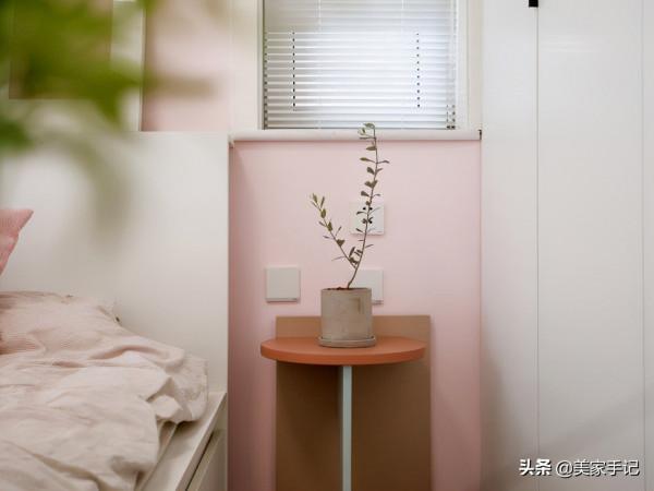 32歲阿姨的窮裝新房火了，大白牆不弔頂，軟裝的力量實在是太強大