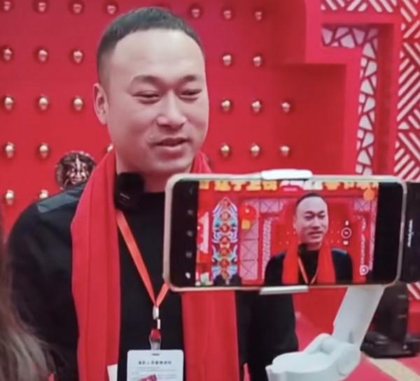 遼寧春晚彩排曝光，馮鞏被眾人簇擁人氣高，張同學與郭冬臨演小品