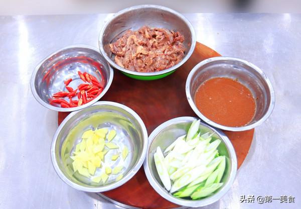 爆炒豬心很多人第一步就做錯了，難怪有腥味，廚師長教你正確做法