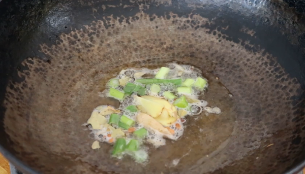 教您一個河南特色燜面,麵條不用水煮,色香味俱全,出鍋特解饞 教您一個河南特色燜面,麵條不用水煮,色香味俱全,出鍋特解饞