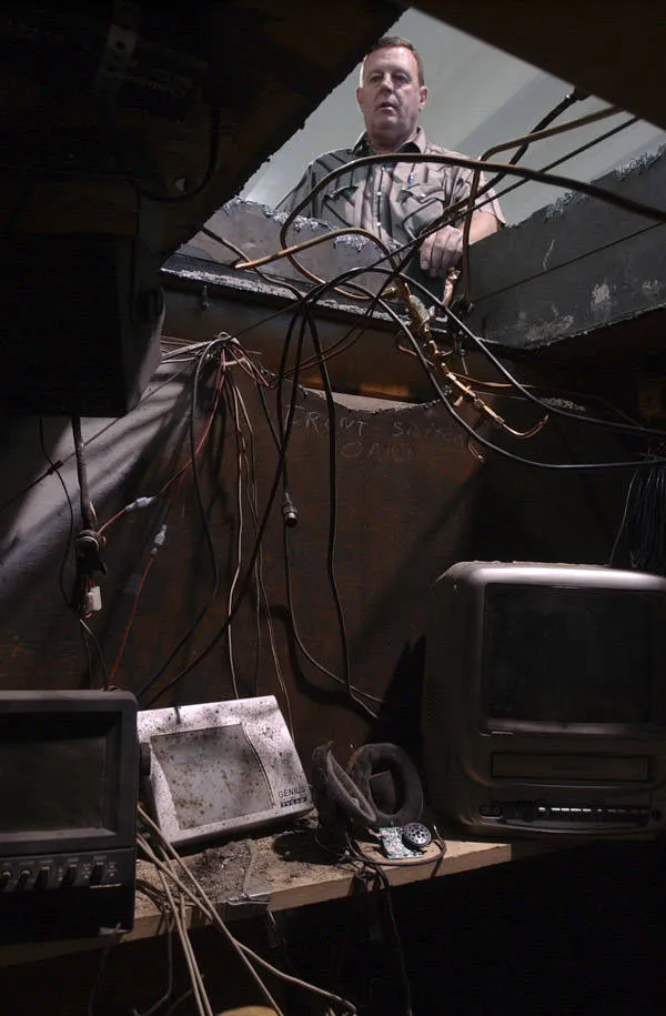 被美國政府欺負後，他做了一輛坦克把市長家推了