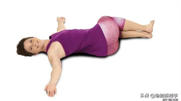 為什麼把背挺直那麼難？10個加強背部的瑜伽動作要多練