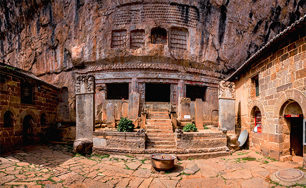 深藏於大山之中，懸崖之上的千年古寺，翻山越嶺只為它來