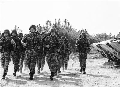 10月12日解放軍報導讀