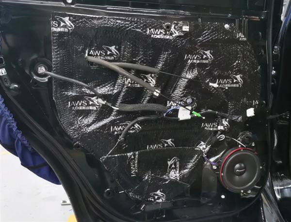 豐田漢蘭達音響改裝摩雷柯蕾602兩分頻,聲音勁道有力 豐田漢蘭達音響改裝摩雷柯蕾602兩分頻,聲音勁道有力