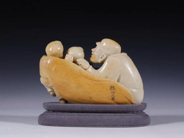 舊藏「壽山石 童子老者 擺件」規格：不帶底高8.5寬12.8厚5.5cm