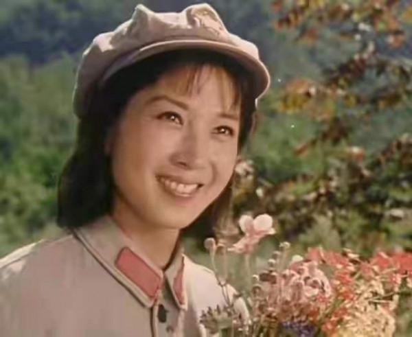 80年代當紅女星吳海燕，人稱“上影一枝花”，如今過得怎麼樣了？