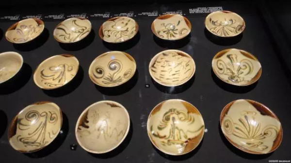 新加坡海域古沉船發現大批元青花