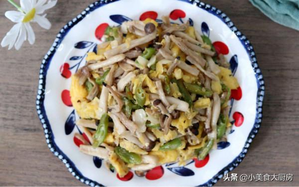 秋天，雞蛋和它是最佳搭檔，營養足特解饞，比大魚大肉吃著舒服