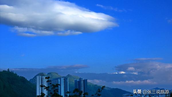 重慶很涼快的縣，夏天基本不需要空調，晚上睡覺還要蓋被子