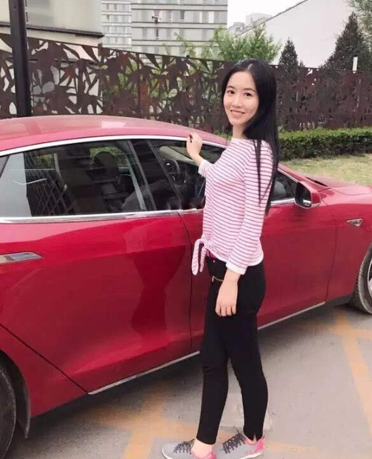 “蛇蠍美人”翟欣欣，4年前騙婚獲利千萬資產，逼得丈夫跳樓自殺