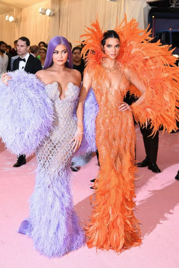 誰說女知識分子不時髦?會寫字的女人,穿得好更好看 誰說女知識分子不時髦?會寫字的女人,穿得好更好看