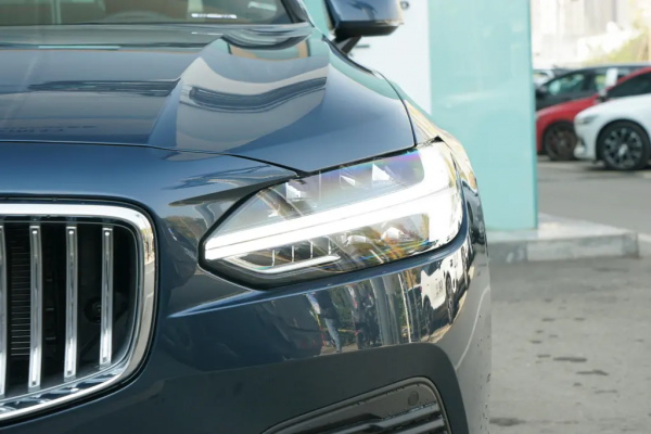 沃爾沃也有“西裝暴徒”，5.1秒就能破百，氣場也很強