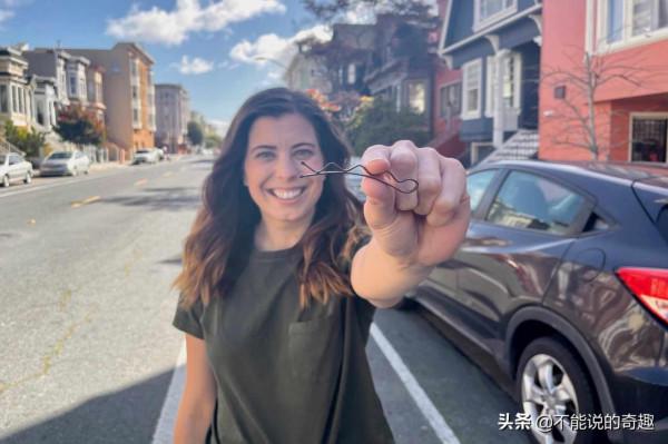 美國女生實行“換物計劃”，一個髮夾經過28次，最終換到一間大屋