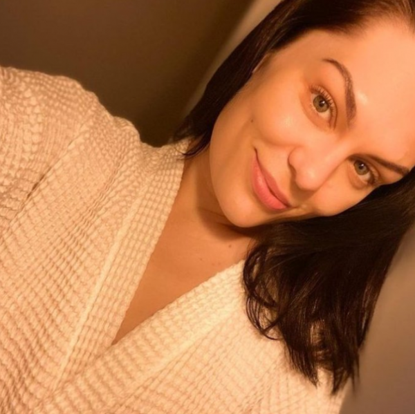 結石姐自曝不幸感染新冠，此前剛經歷流產之痛，哽咽吐槽諸事不順