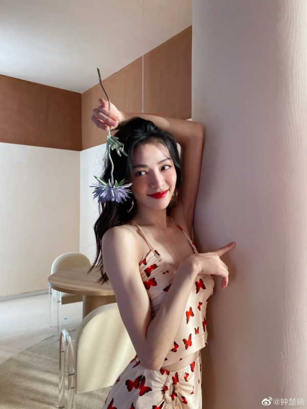 開播兩集換5個愛馬仕，申敏兒才是方臉女孩的造型教科書