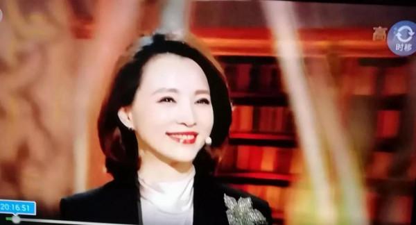 “大家好,我是董卿……”——致敬《朗讀者第三季》首播 “大家好,我是董卿……”——致敬《朗讀者第三季》首播