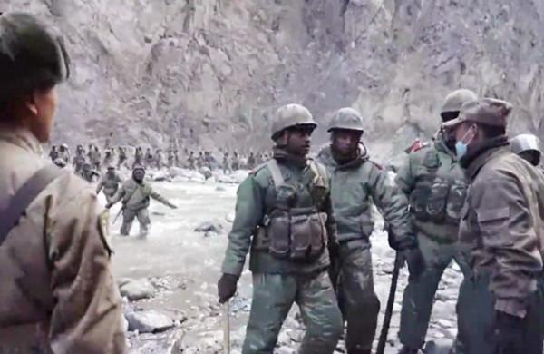 祁發寶身邊的翻譯：已是大四學生，當時沒想太多，職責所在不後退