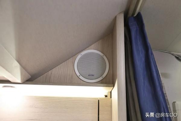 適合4-6人旅行的高配房車,標配820Ah電池+柴暖,可以四季出行 適合4-6人旅行的高配房車,標配820Ah電池+柴暖,可以四季出行