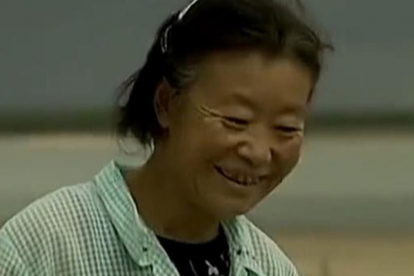 1990年,東北40歲婦女喝汽油喝農藥成癮,持續了10年,身體情況如何?