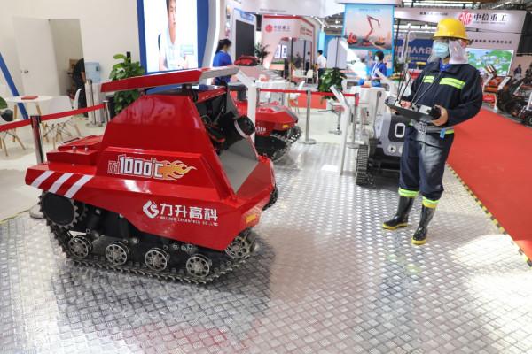 1000℃!耐高溫“逆行者”首秀機器人大會 1000℃!耐高溫“逆行者”首秀機器人大會