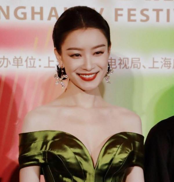 楊冪臉型像芒果,高圓圓法令紋突兀,越美豔越不適合民國造型? 楊冪臉型像芒果,高圓圓法令紋突兀,越美豔越不適合民國造型?