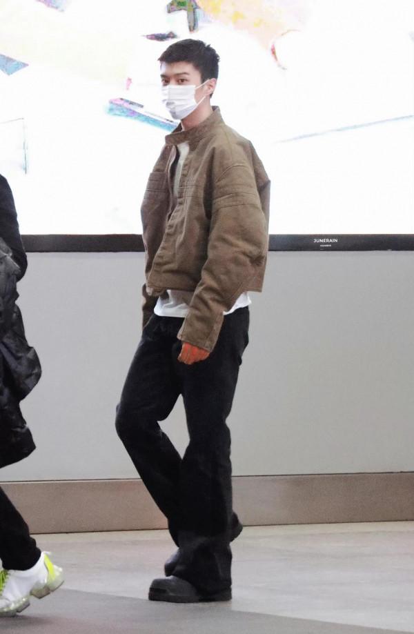 範丞丞機場穿搭，很特別的私服look