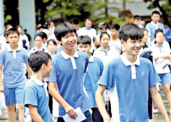 “中考分流”已成定局，50%學生只能上職高，更尷尬的卻是大學生