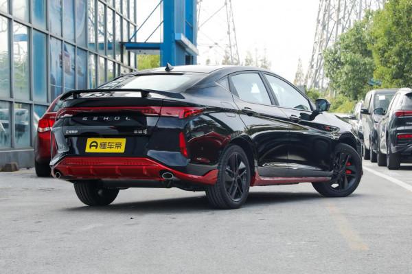 思皓曜逐日RACE車型，售13.48萬元，配多層式格柵，造型年輕動感