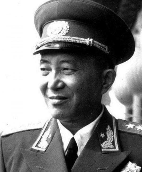 他曾擔任公安部的政治部主任，60歲被停職，每月發放150元生活費