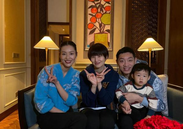 許昕探班劉雯，一時不知道該羨慕誰！原來最害羞的卻是她？